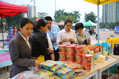 儋州首屆儋耳集市節(jié)成功舉辦，市民文化廣場(chǎng)上演城市生活新體驗(yàn)